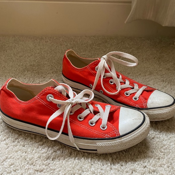 red converse - Picture 4 of 6